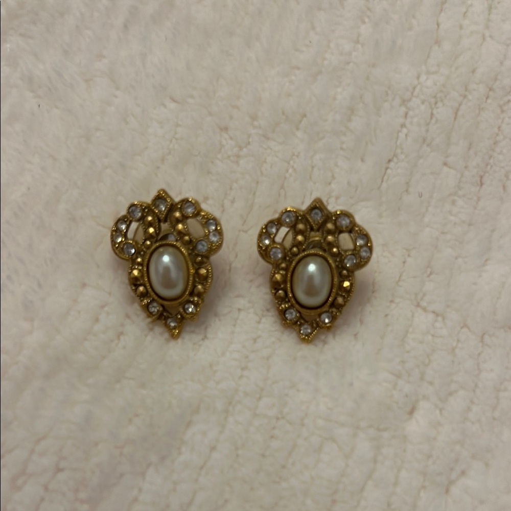 Elegant Gold and Pearl Earrings